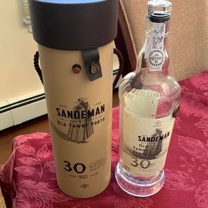 Beautiful Sandeman 30year empty bottle and velvet lined case .